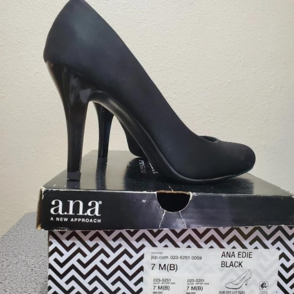 Women's Shoes Heels size 7M - Picture 3 of 3